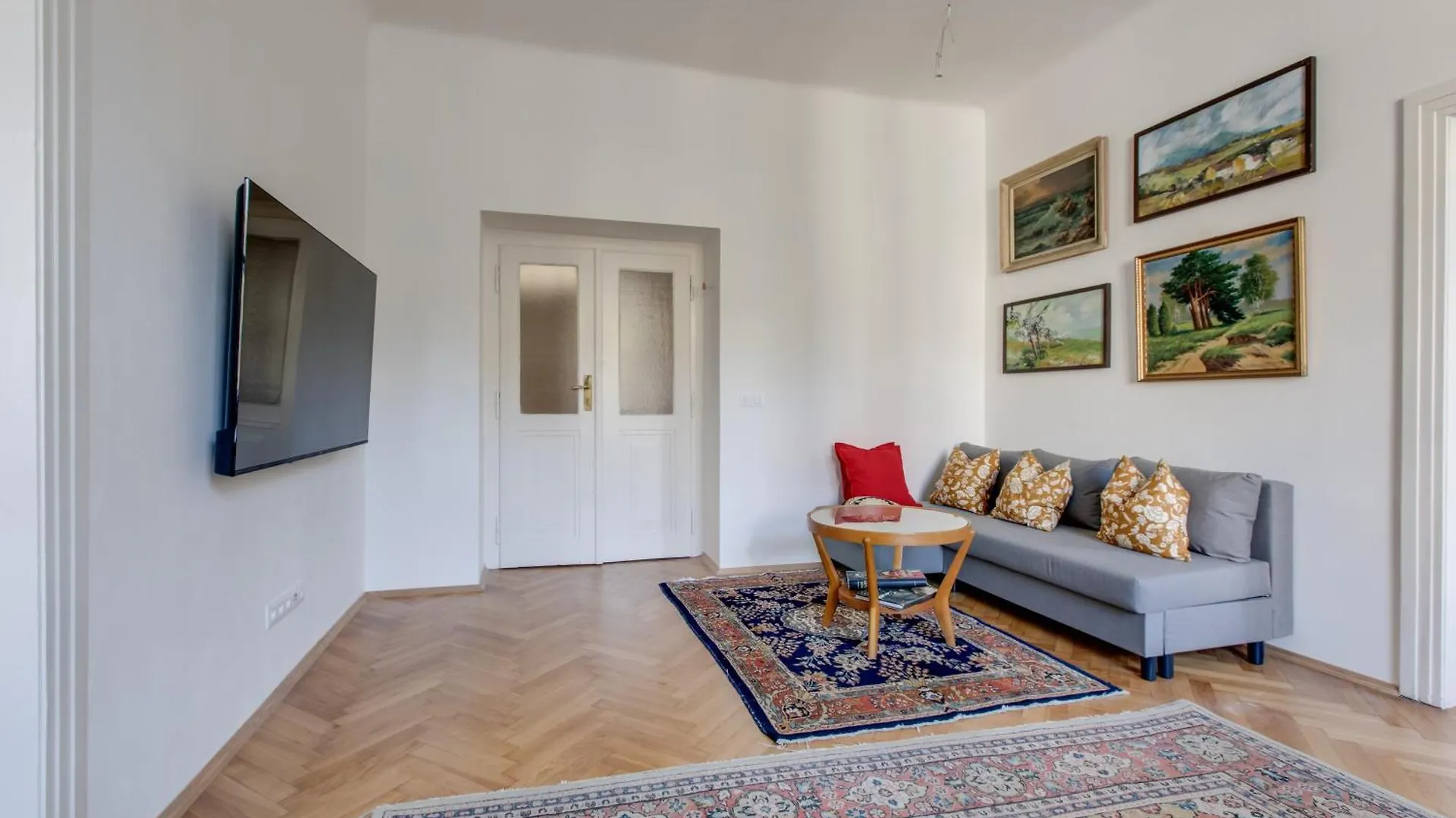 Prague Heart Of Old Town Comfy Home 2Bdr 2Bath Apartment